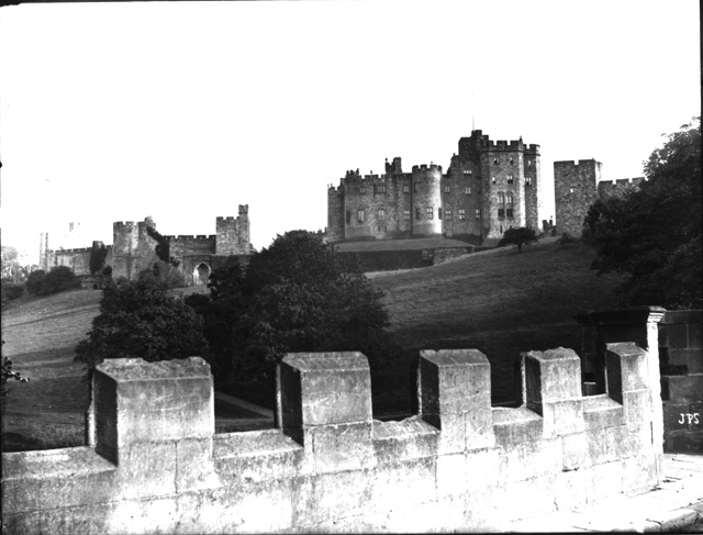 Simpson photo. unnumbered 24: View of Alnwick Castle.